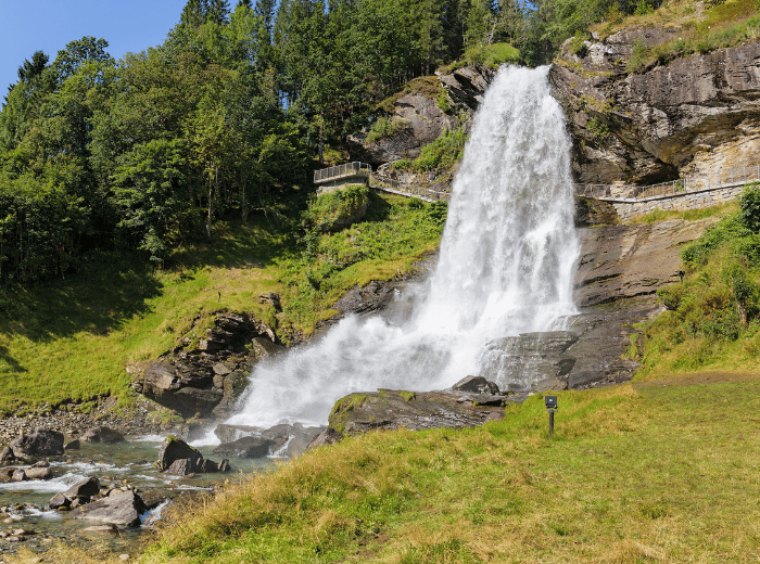 Steinsdalsfossen Waterval