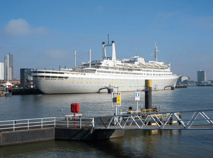 Cruiseschip in Rotterdam