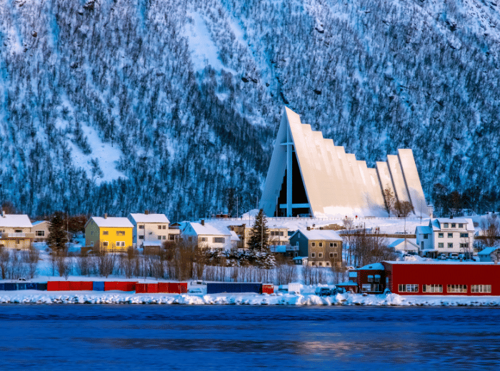 Tromsø in de winter vs zomer: wanneer ga je en wat kun je verwachten